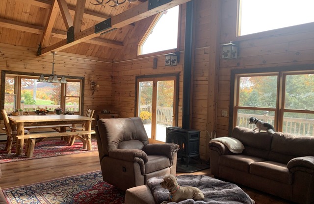 Rustic Family Log Cabin 4 miles to Windham & Hunter Mountains