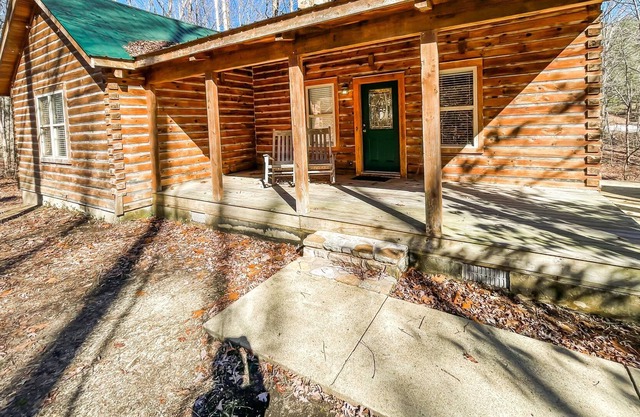 Rustic Getaway! Tucked Away Cabin at Little River Canyon