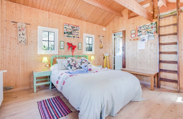 Rustic Holiday Home La Cabana Roja with Wi-Fi, Garden & Terrace; Parking Available