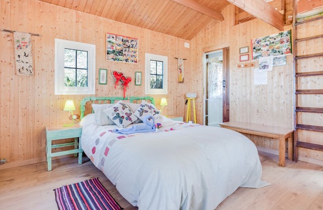 Rustic Holiday Home La Cabana Roja with Wi-Fi, Garden & Terrace; Parking Available