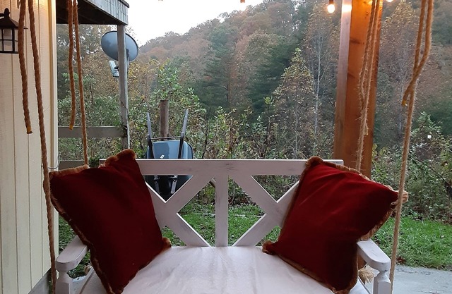 RUSTIC IVY FARMSTEAD RETREAT