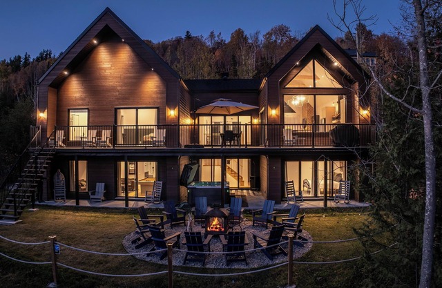 Rustic Lakefront Chalet-6BR-3BATH with Spa