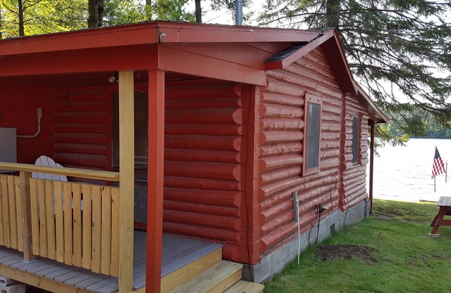 Rustic Log Cabin built 1897 just steps from lake