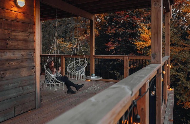 Rustic-Luxury Waterfront Haliburton Cottage on Kennisis Lake Jaw-Dropping Views