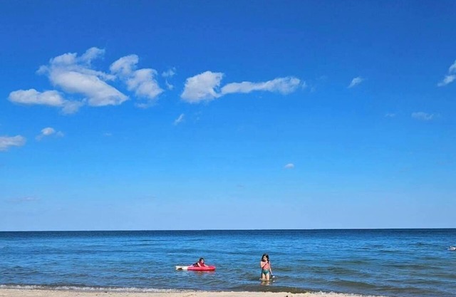 Rustic-Modern Lake Huron Retreat: 3BR Sleeps 10, Sandy Beach in Tawas/Au Gres!