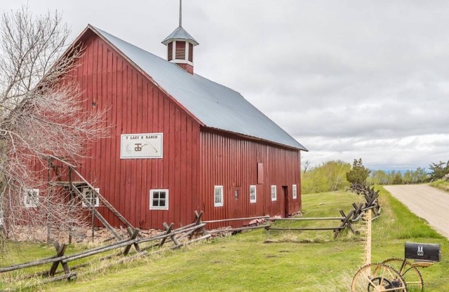 Rustic Montana cabin w/Jack Creek Access & catch and release fishing - T-Lazy-B Ranch