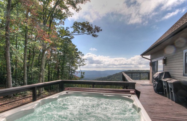 Rustic Mountain Getaway with Hot Tub