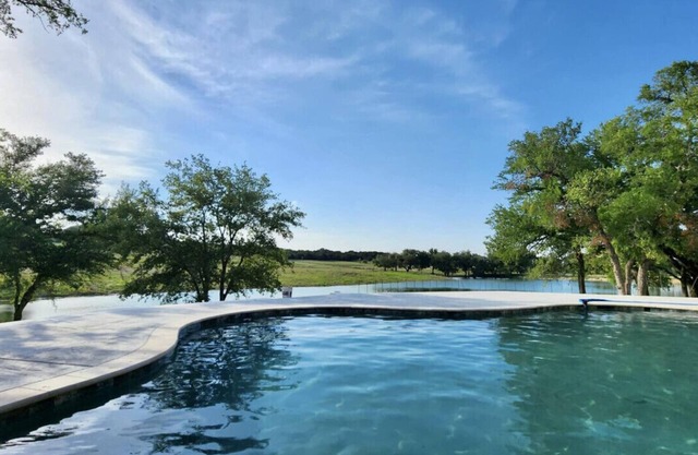 Rustic Ranch Retreat-Ideal for Family Reunions, Corporate Getaways, and Memorable Celebrations
