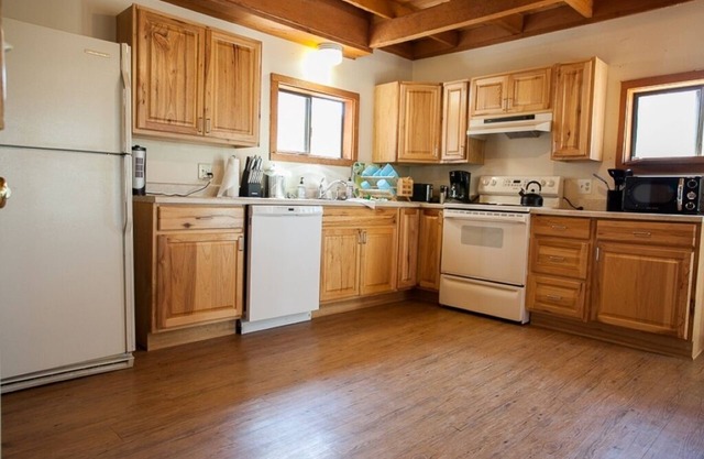 Rustic Retreat - 3 Bedrooms, 3 Bathrooms - Beautiful Cabin on 5 Acres of Land