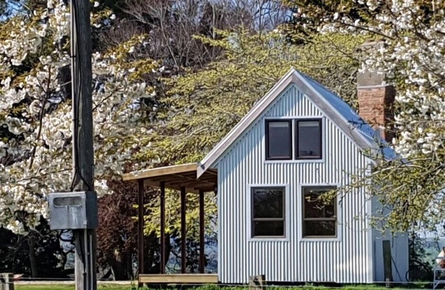 Rustic Retreat, handy location