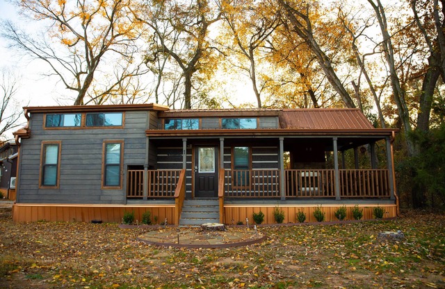 Rustic Retreat W/One Bedroom & loft With Outdoor Fireplace
