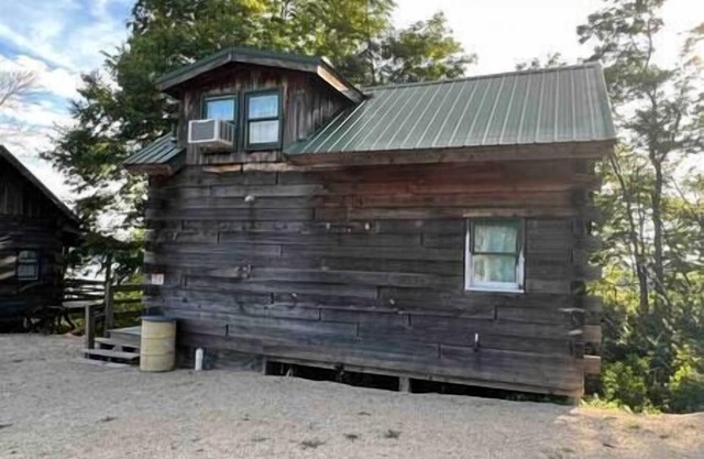 Rustic River Cabin 7