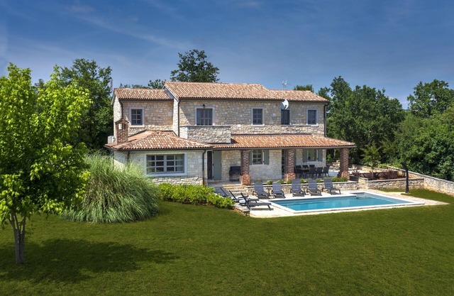 Rustic Villa Luna with pool in Sveti Lovrec