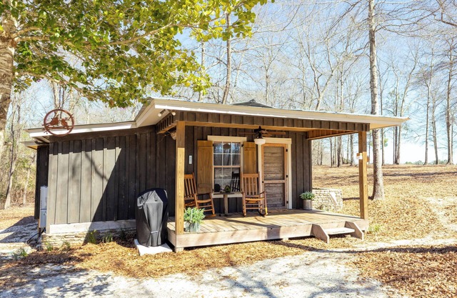 Rusty Ridge – A Cozy Cottage Retreat in the Woods