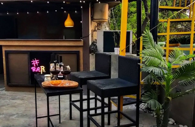 Rusty Roads, South Delhi, New Delhi, Terrace with Jacuzzi for Nature lovers