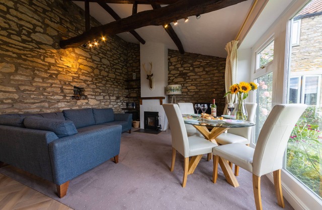 Ryedale Cottage - single storey cottage with stunning views of the Howardian Hills, Helmsley