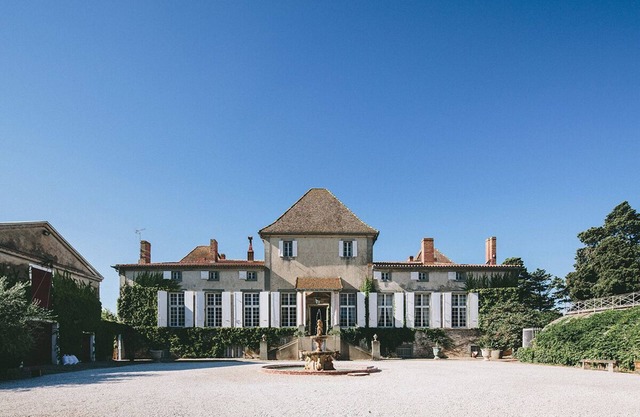 Séjour Dans Chateau Viticole : Domaine Avec Piscine Pour des Vacances de Rêve