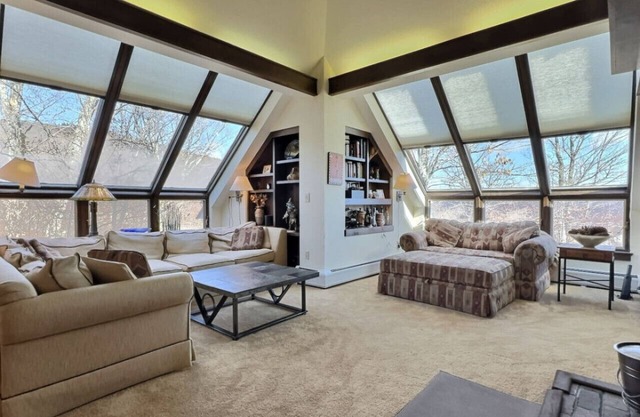 S`Mookie- Pool, Hot tub, Fireplace, Hiking!