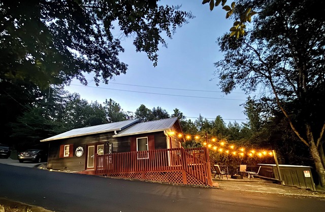S'mores Retreat Cabin in Pigeon Forge, TN