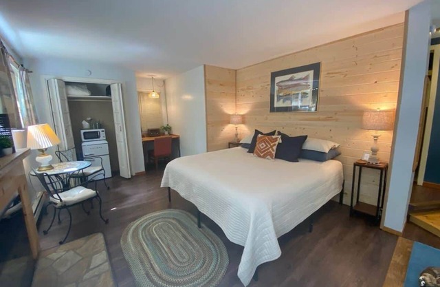Sacagawea Lodge Room near Olympic National Park
