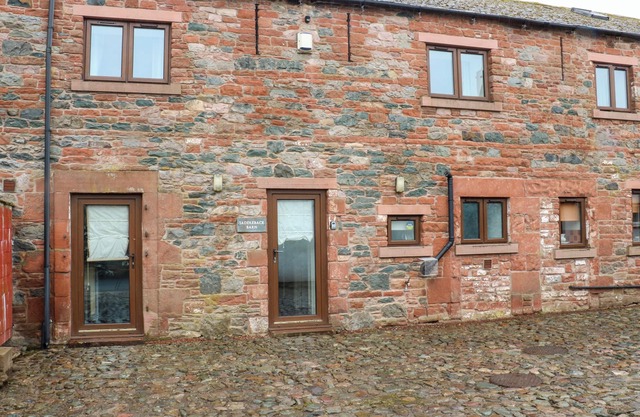 SADDLEBACK BARN, pet friendly, character holiday cottage in Penrith