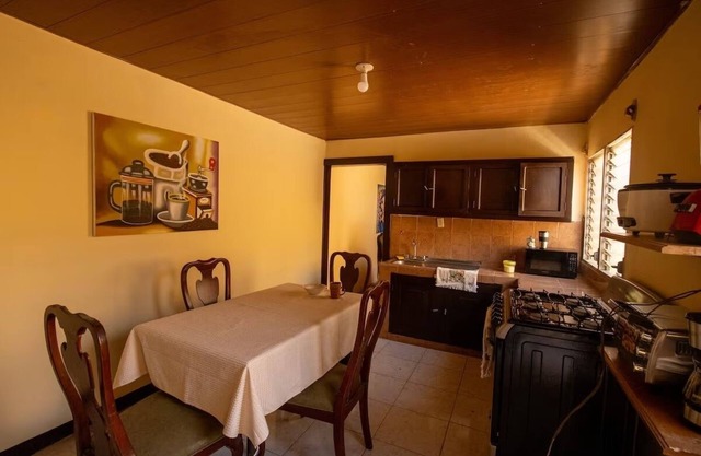 Safe and Central 2-bedroom Apartment with WiFi for Short or Long Stays