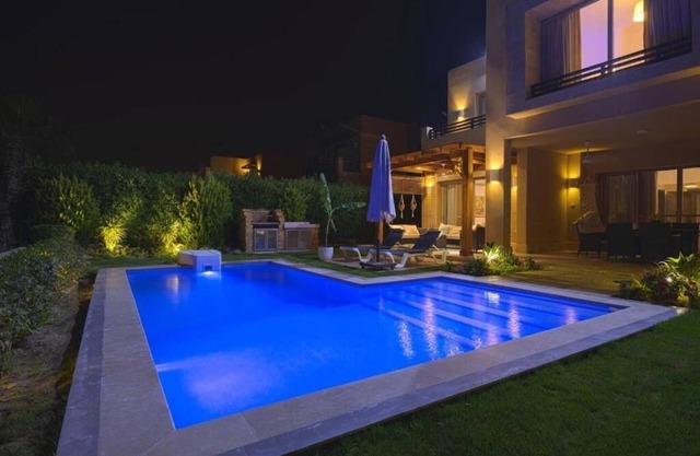 Safty Palm Oasis Private Pool with Golf View & 5 minutes away Beach Access
