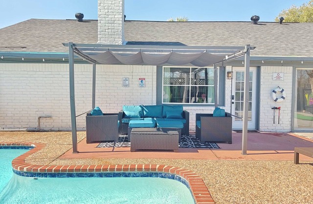 Sageview Cottage – 4 BDR w/Pool, Pet Friendly!