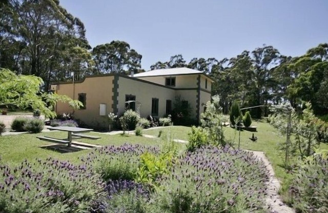 Sailors Falls Estate - Villa B Complimentary wine for 2 night weekend booking