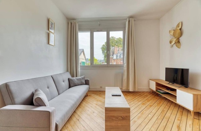 Saint Maur * F2* beau logement entier