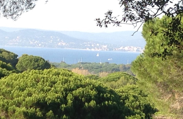 Saint-Tropez house with garden overlooking the bay, 15 minutes' walk from the beach