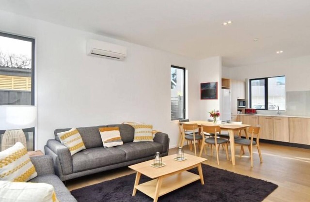 Salisbury Style-City location: Spacious two bedroom apartment