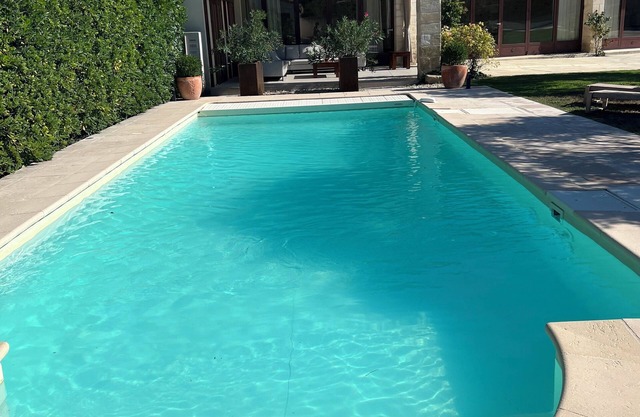 Salle de réception d'exception avec jardin et piscine près d'Avignon