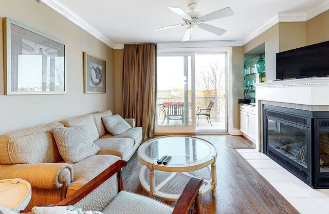 Salt Meadows Townhouse w/ Shared Pool & Free WiFi - Walk to the Beach!