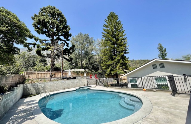Salt Water Pool Over Look Mountain View