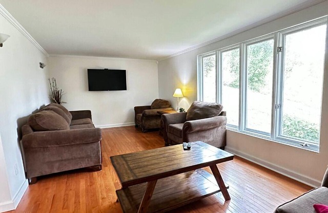 Saltbox Landing – Bayfront Views