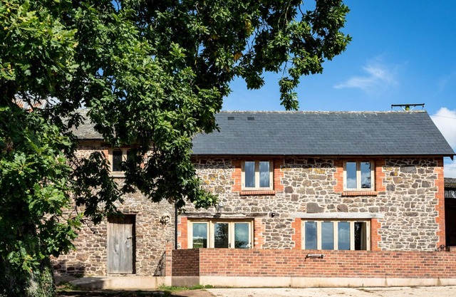 SALTERS, pet friendly, character holiday cottage in Crediton