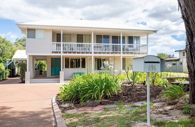 Salty Dayz Retreat Steps from Busselton Beach