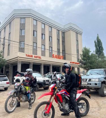 Salut Hotel