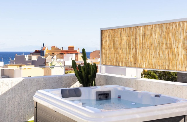 San Andres Suites 2B with jacuzzi