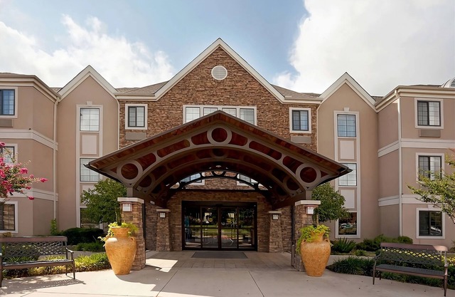 San Antonio Sea World Adventure! Free Breakfast, Kitchen, Outdoor Pool Available