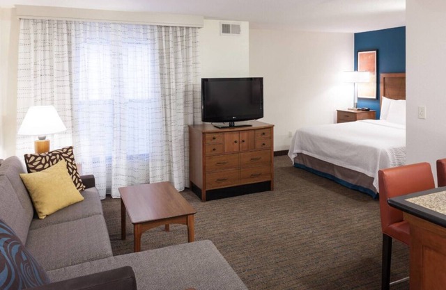 San Bernardino Studio with Continental Breakfast, Self Parking, & Gym