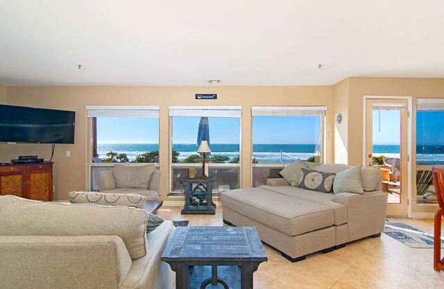 San Diego County Oceanfront 3 bedroom-heated pool/jacuzzi. Complex on the sand
