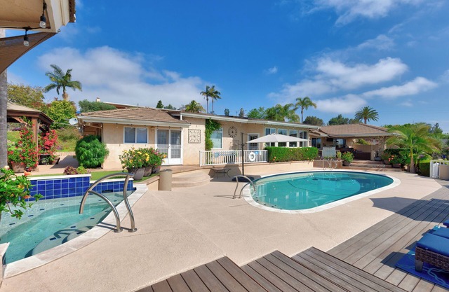 *San Diego Oasis* Sunrise Views Pool Spa Sleeps 13