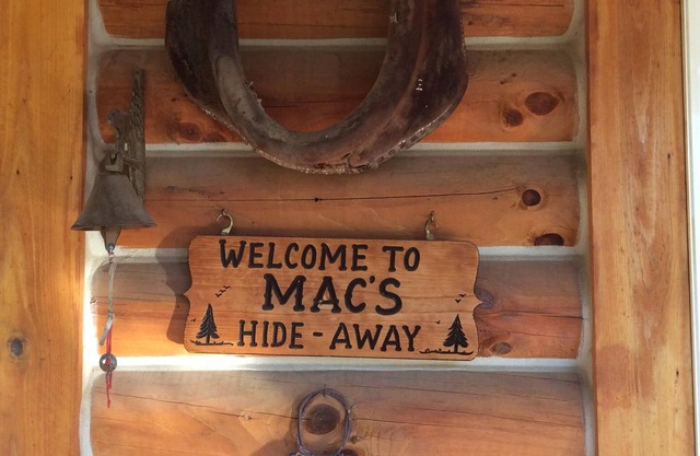 SAN JUAN RIVERFRONT LOG CABIN WITH NAT'L FOREST MTN VIEWS! *MAC'S HIDEAWAY*