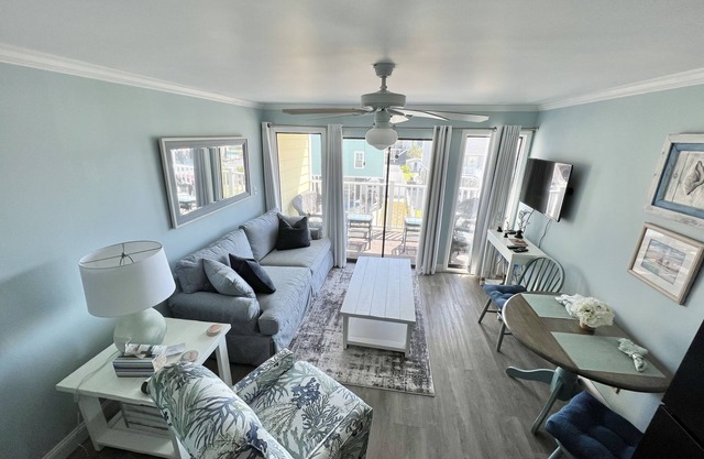 Sand In My Boots Condo Beach view, 3 bed, 1 bath