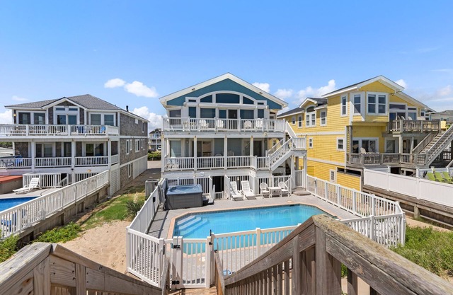 Sand Pebbles: Oceanfront, Pool, Hot Tub, Rec Room