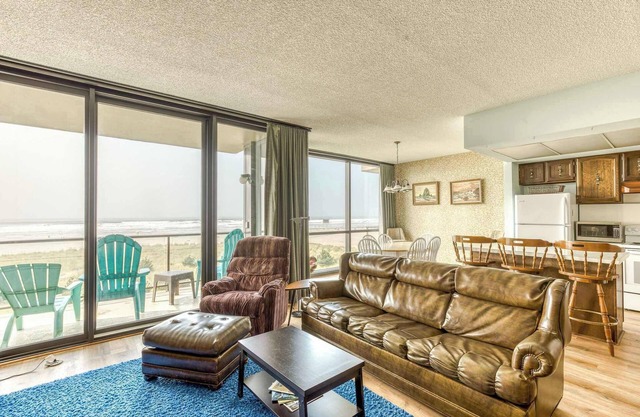 Sand & Sea (304) Retro Chic - Beachfront Retreat