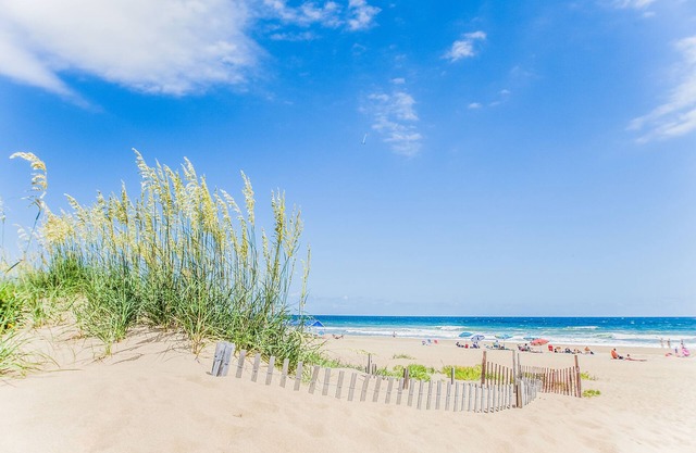 Sandbridge Beach, VA - Cottage - The Best of Beach & Bay! nNEW SPECIAL PRICING!