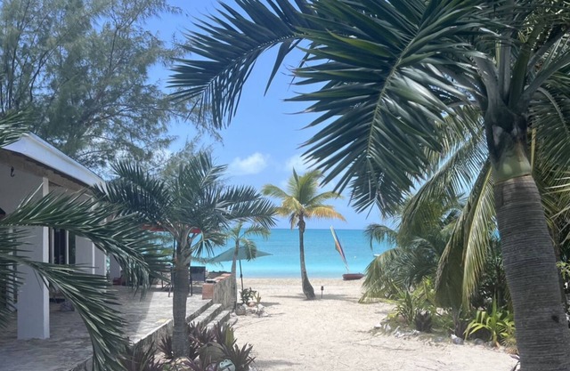 Sandcastle House Oceanfront Paradise in Fernandez Bay
